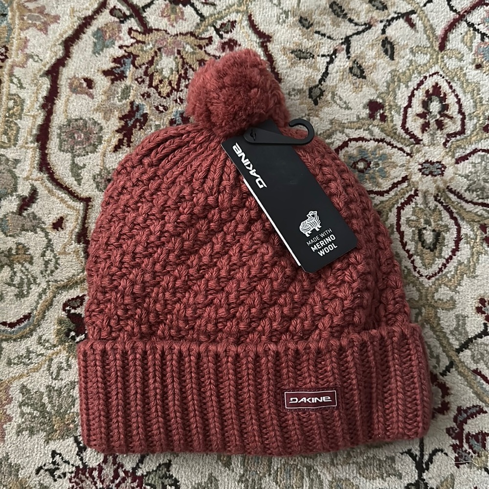 Dakine rose wool beanie with puff